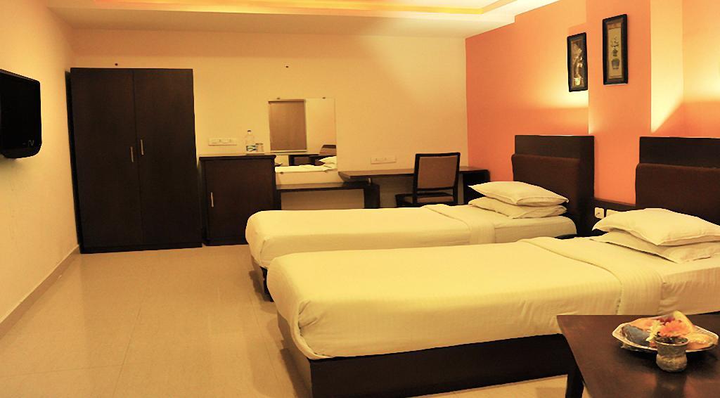Hotel Central Park Ongole Екстериор снимка
